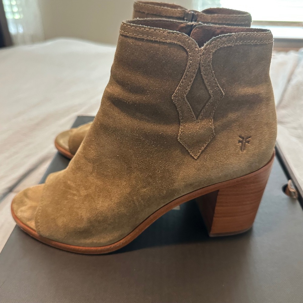 Frye Danica Peep Bootie Sand Suede Open Toe Ankle Boots 78034 8.5 M - Picture 2 of 7